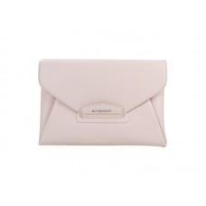 Geantă plic Givenchy Antigona Envelope Clutch din piele granulată crem