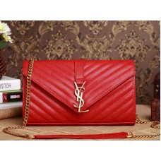 Geantă medie YSL cu monogramă, piele texturată matlasată, cu aspect de pudră și granulație roșie