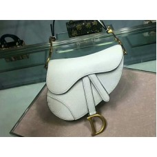 Geantă Dior Mini Saddle din piele de vițel cu accesorii aurii, albă, m0447s3