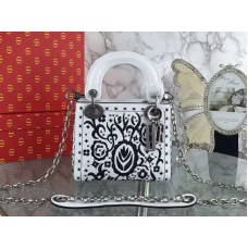 Geantă Dior Mini Lady Dior brodată albă