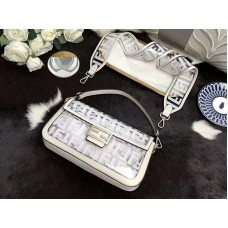Geantă Fendi Baguette din PU alb