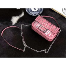 Geantă mică Fendi Baguette din PU roz