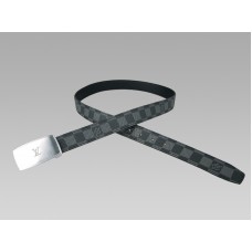Curea Louis Vuitton cu cataramă argintie Damier Graphite lungă, tăiată cu tăietură lungă